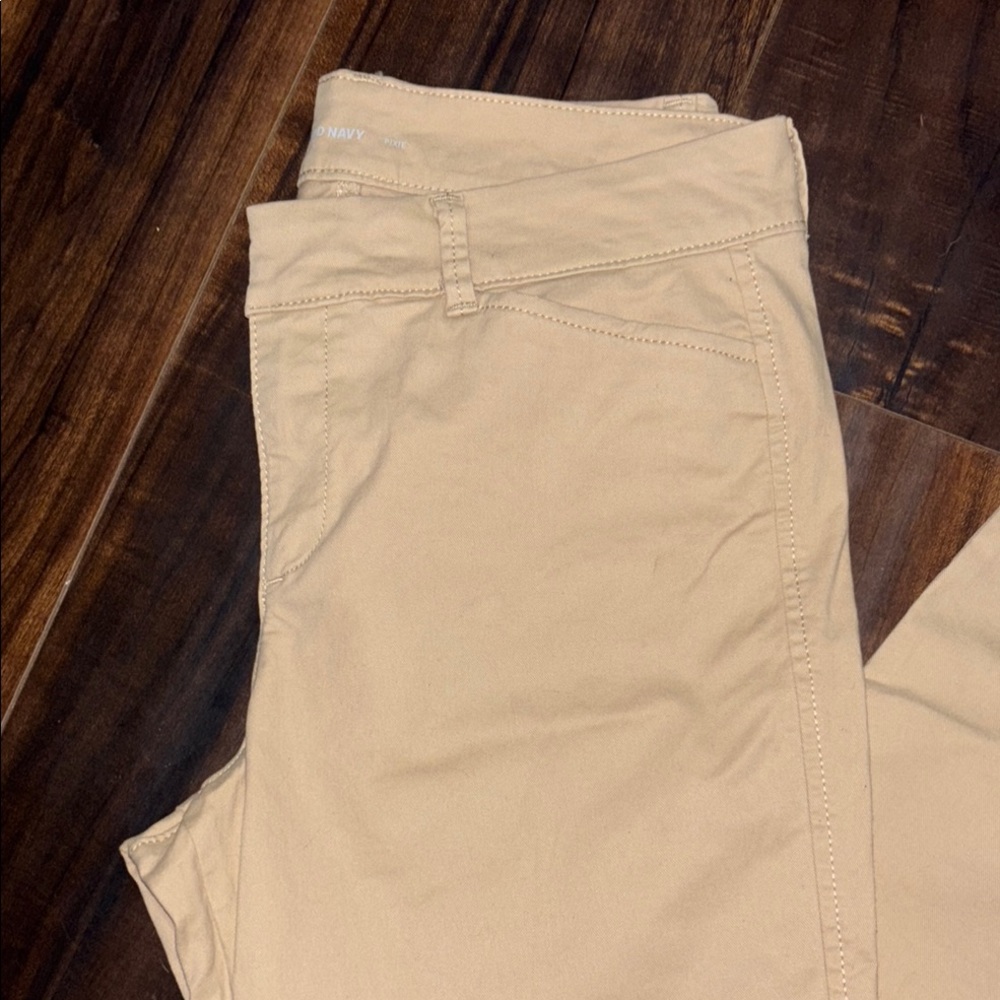 ✨3/$10✨ Old Navy Women's Straight Leg Pixie Pants - Picture 2 of 7